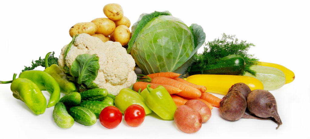Vegetables isolated on white Obst und Gemüse regional